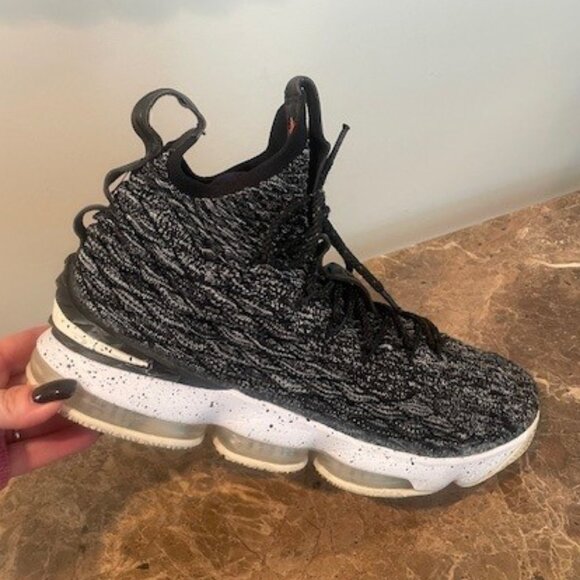 NIKE LeBron 15 “Ashes” BattleKnit Black/White Men’s Basketball Sneaker - Sz 10.5